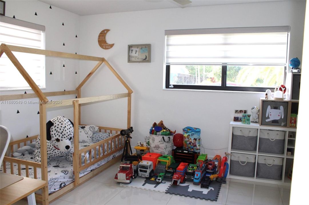 Недавно продано: $549,900 (2 спален, 1 ванн, 1032 Квадратных фут)