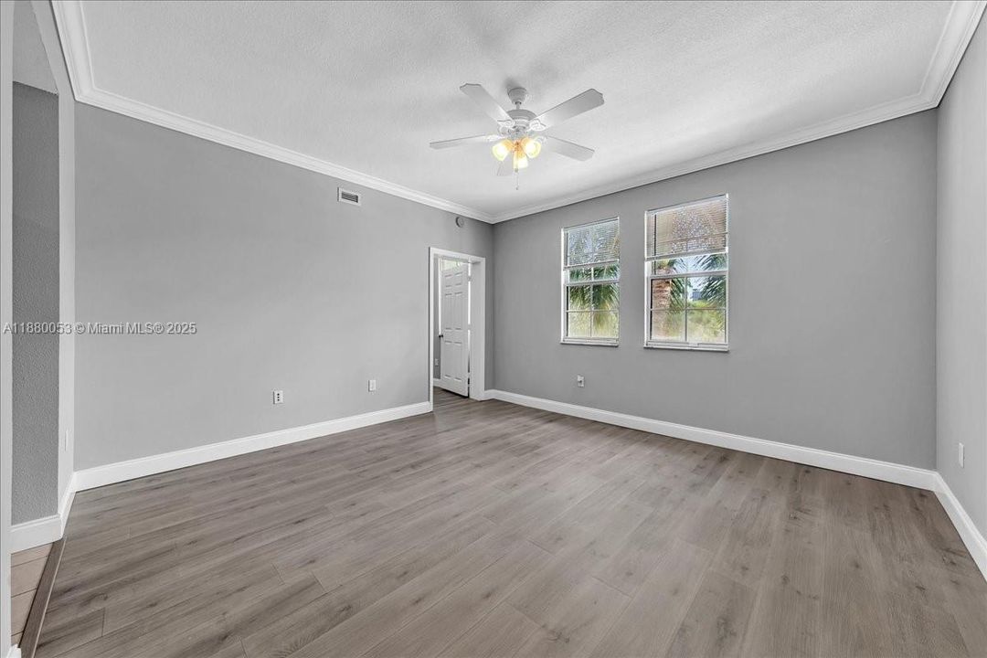 Activo con contrato: $340,000 (2 camas, 2 baños, 1240 Pies cuadrados)