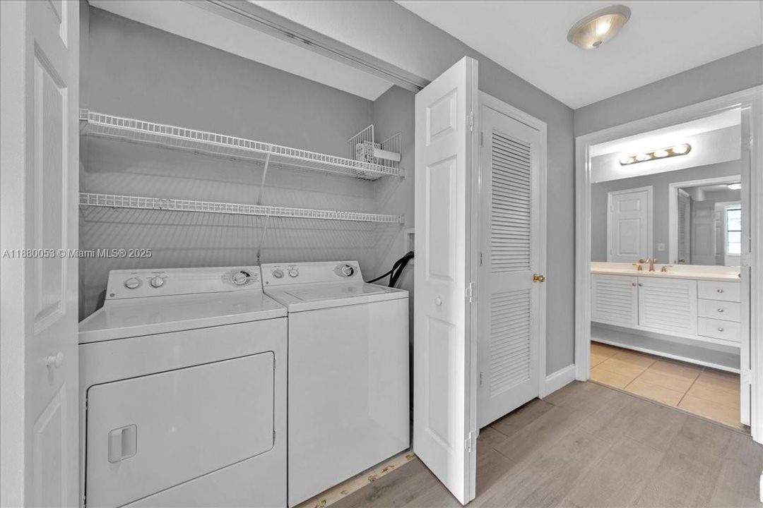 Activo con contrato: $340,000 (2 camas, 2 baños, 1240 Pies cuadrados)