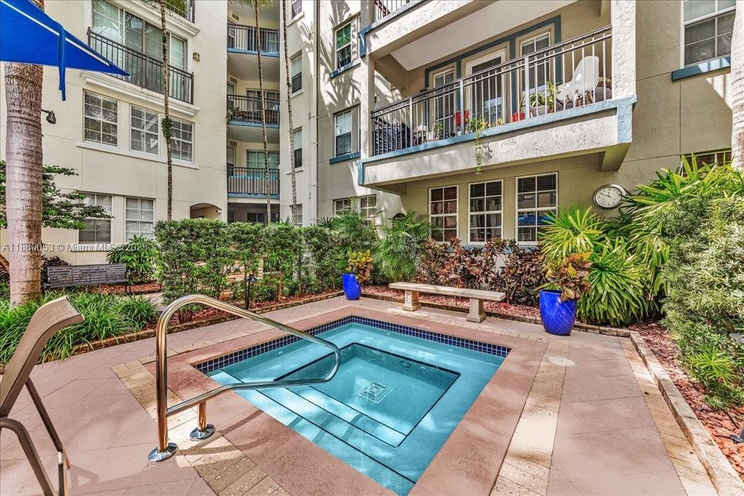 Activo con contrato: $340,000 (2 camas, 2 baños, 1240 Pies cuadrados)