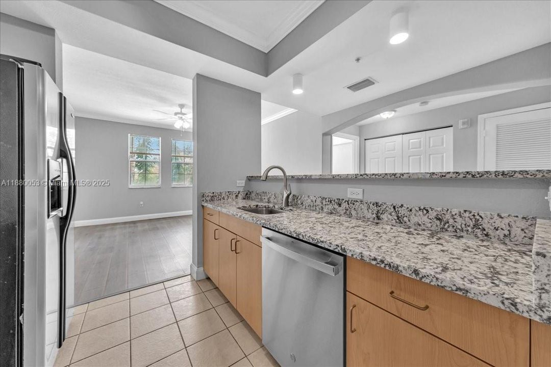 Activo con contrato: $340,000 (2 camas, 2 baños, 1240 Pies cuadrados)