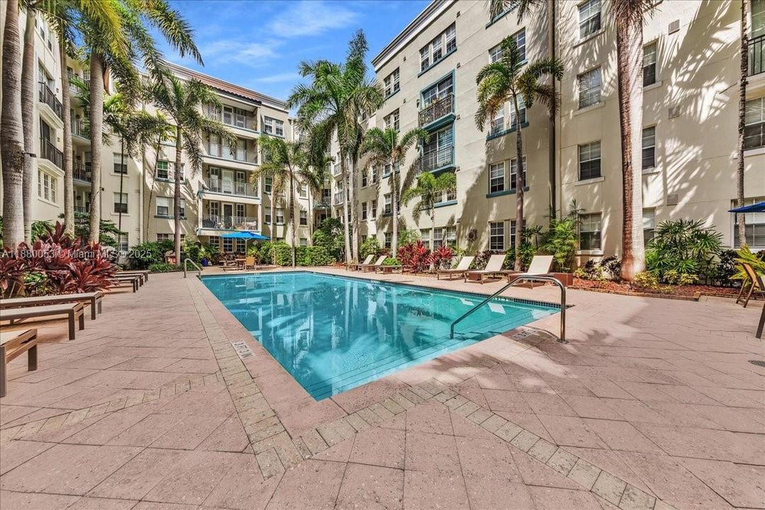 Activo con contrato: $340,000 (2 camas, 2 baños, 1240 Pies cuadrados)