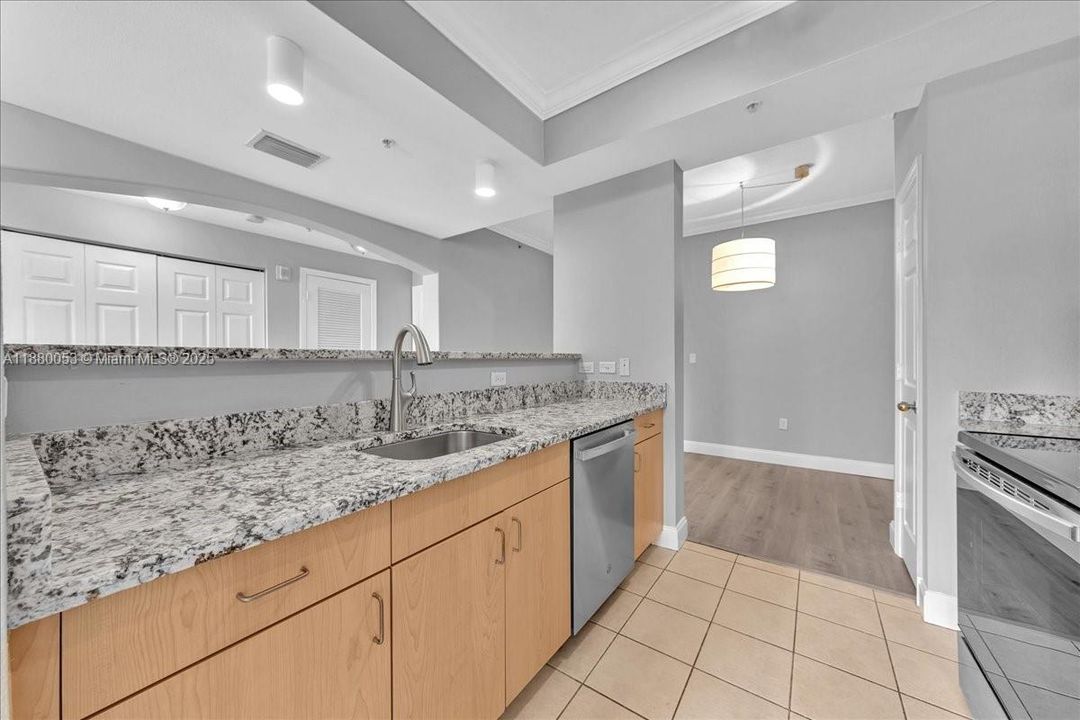 Activo con contrato: $340,000 (2 camas, 2 baños, 1240 Pies cuadrados)