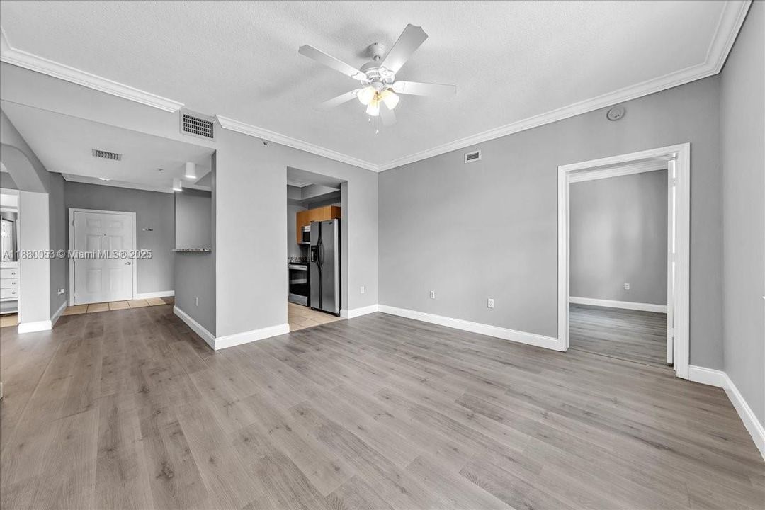 Activo con contrato: $340,000 (2 camas, 2 baños, 1240 Pies cuadrados)