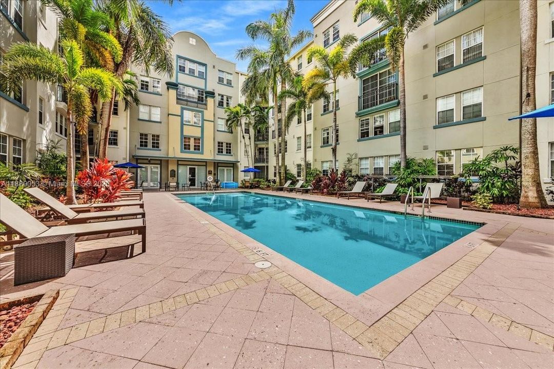 Activo con contrato: $340,000 (2 camas, 2 baños, 1240 Pies cuadrados)