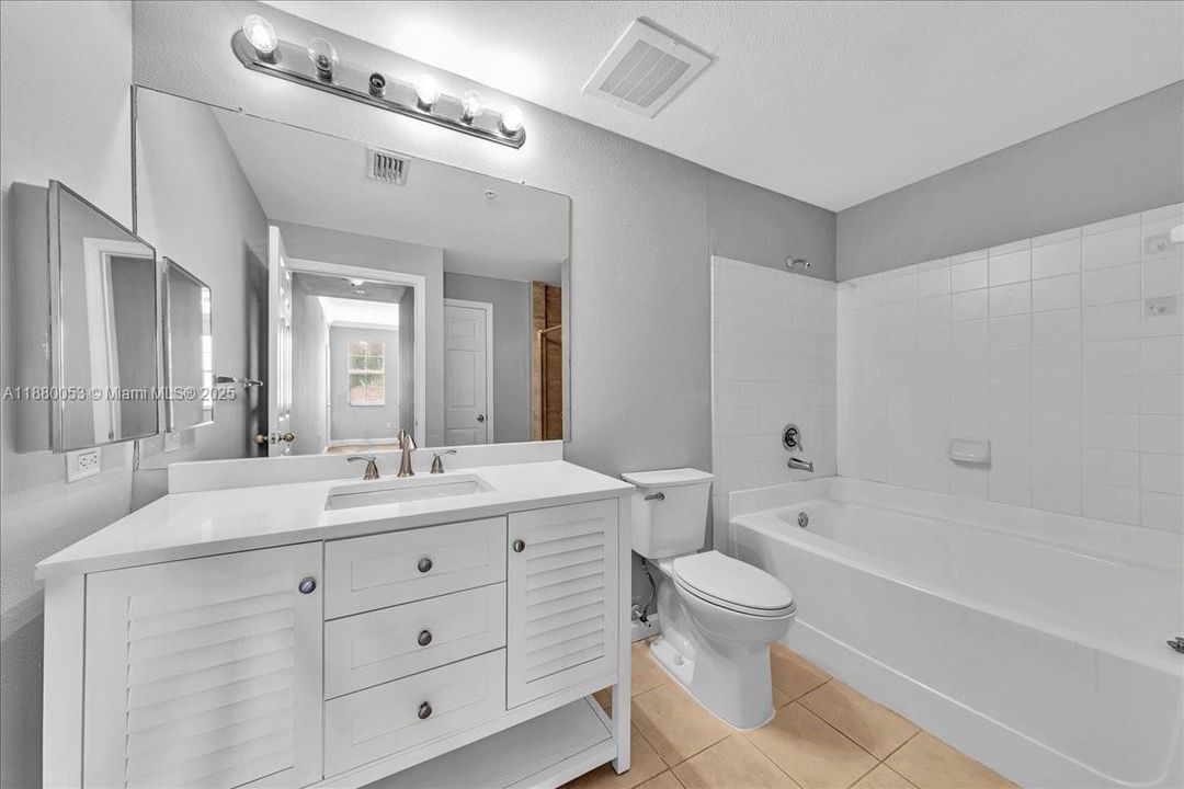 Activo con contrato: $340,000 (2 camas, 2 baños, 1240 Pies cuadrados)