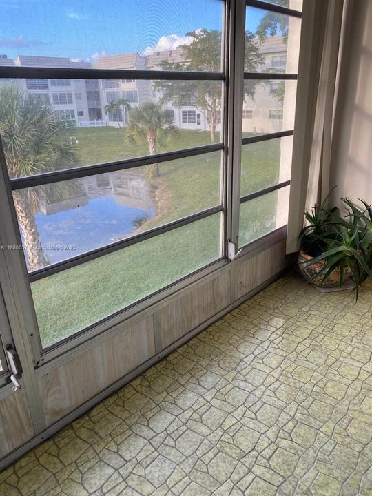 Под контрактом: $1,400 (1 спален, 1 ванн, 640 Квадратных фут)