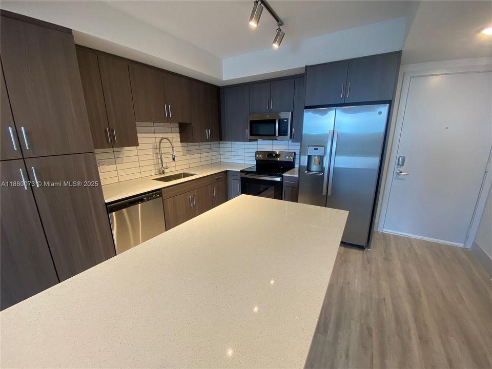 В аренду: $3,350 (3 спален, 3 ванн, 1398 Квадратных фут)