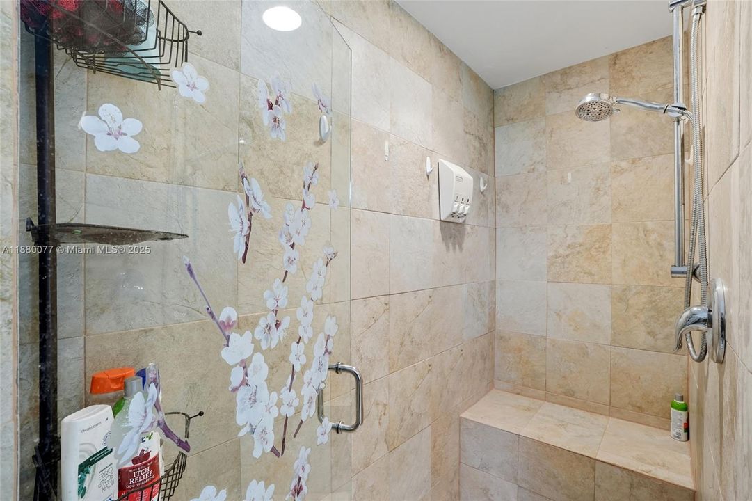 For Sale: $250,000 (3 beds, 2 baths, 1776 Square Feet)