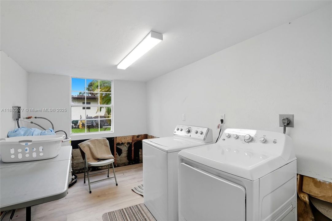 For Sale: $250,000 (3 beds, 2 baths, 1776 Square Feet)