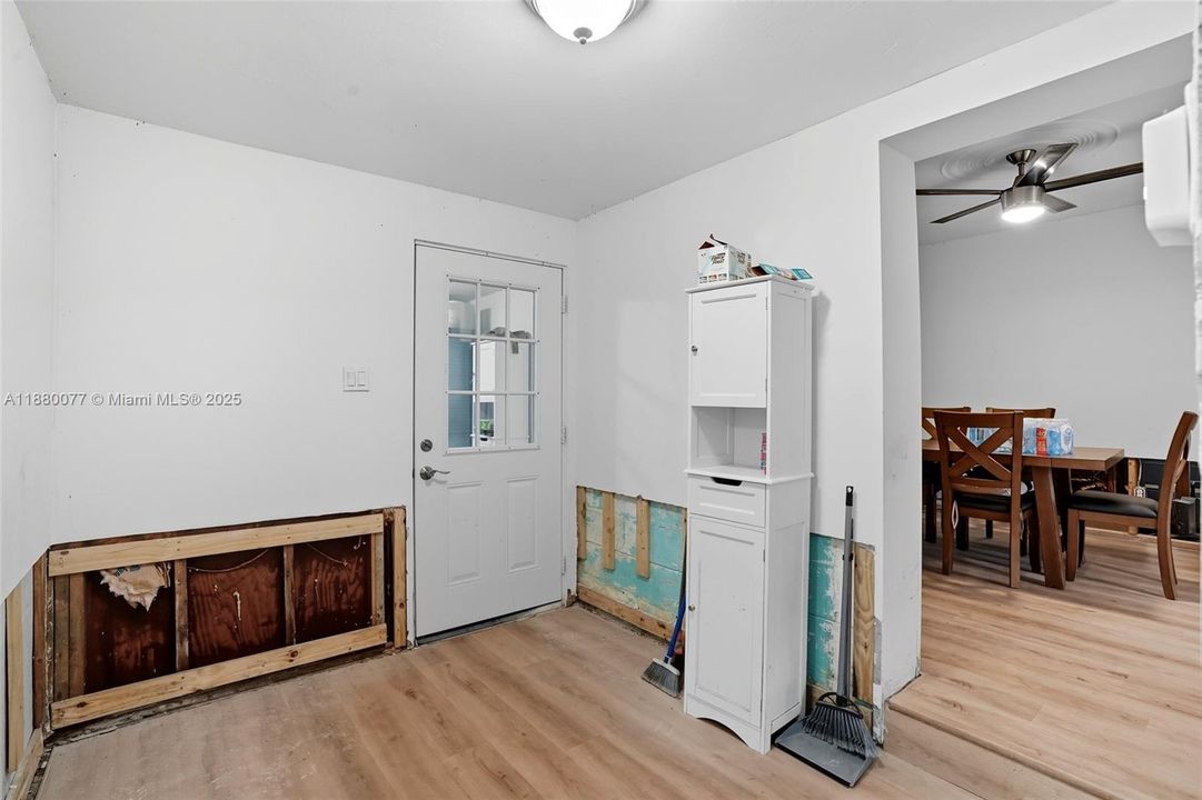 For Sale: $250,000 (3 beds, 2 baths, 1776 Square Feet)