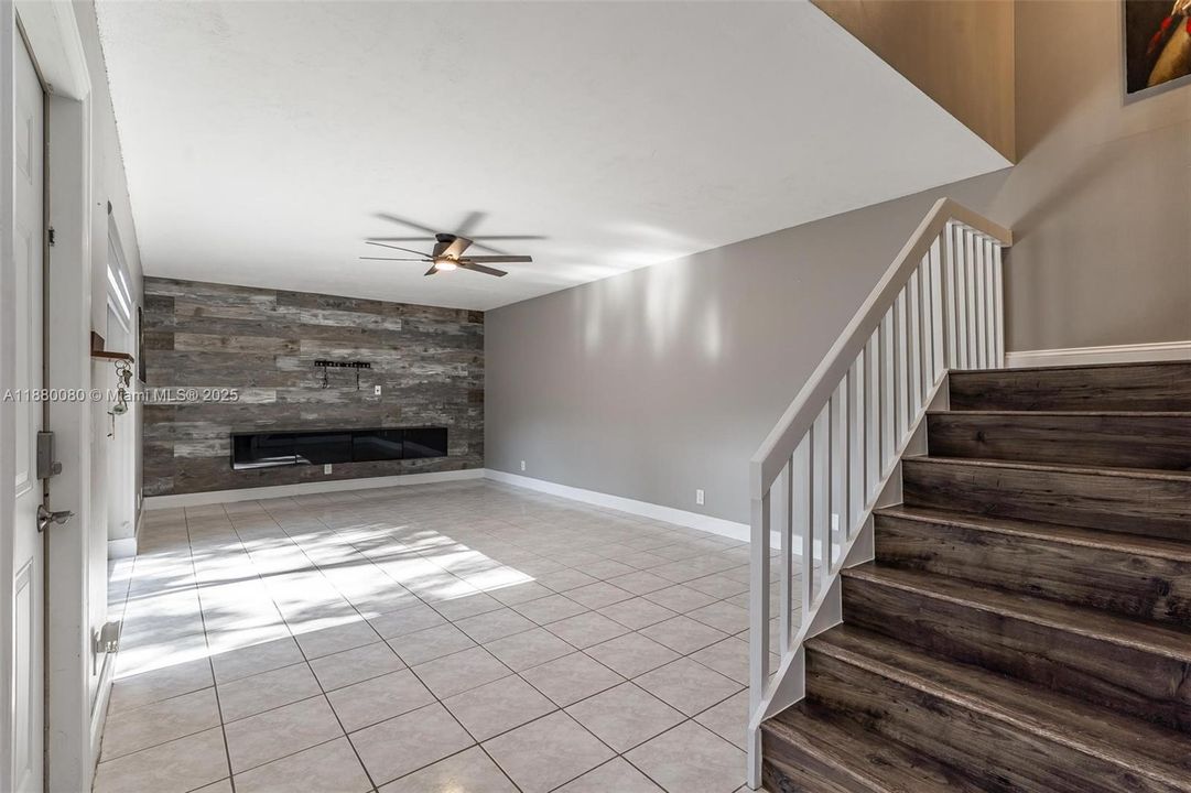 最近售出: $410,000 (2 贝兹, 2 浴室, 1264 平方英尺)