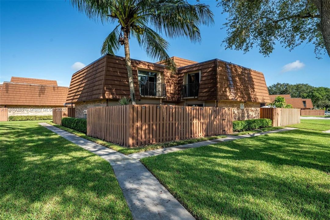 最近售出: $410,000 (2 贝兹, 2 浴室, 1264 平方英尺)