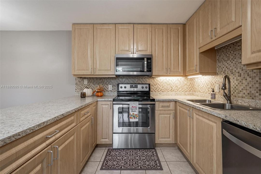 最近售出: $410,000 (2 贝兹, 2 浴室, 1264 平方英尺)