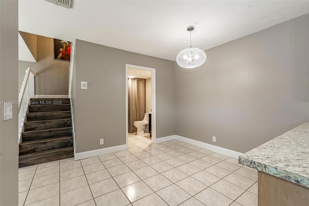 最近售出: $410,000 (2 贝兹, 2 浴室, 1264 平方英尺)