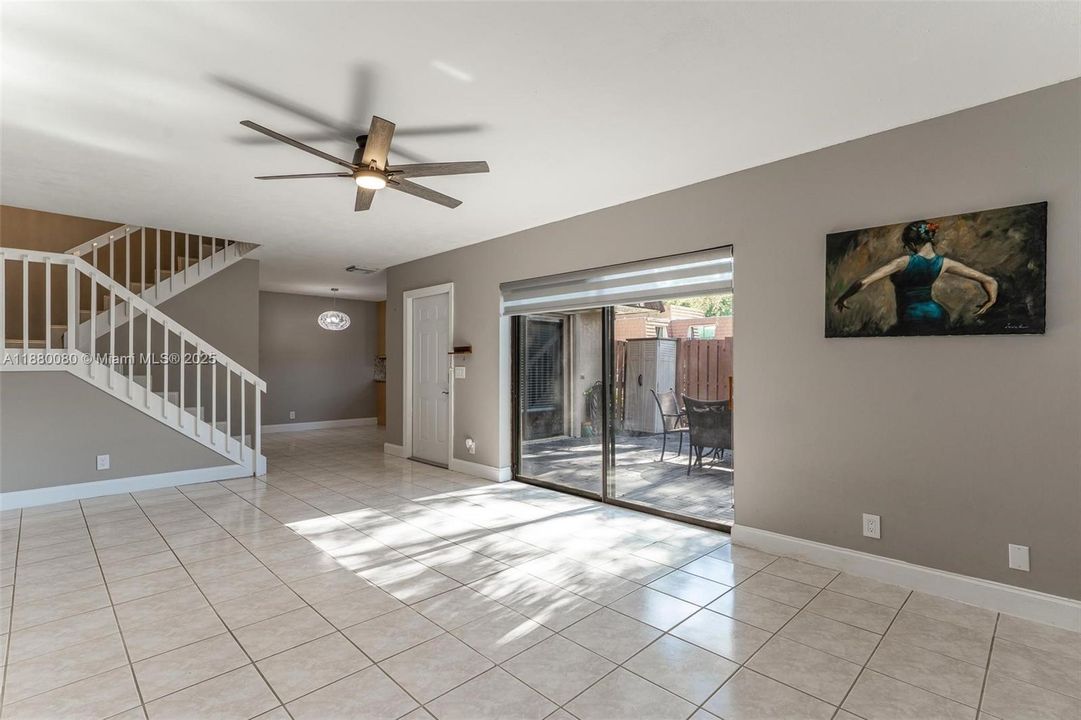 最近售出: $410,000 (2 贝兹, 2 浴室, 1264 平方英尺)