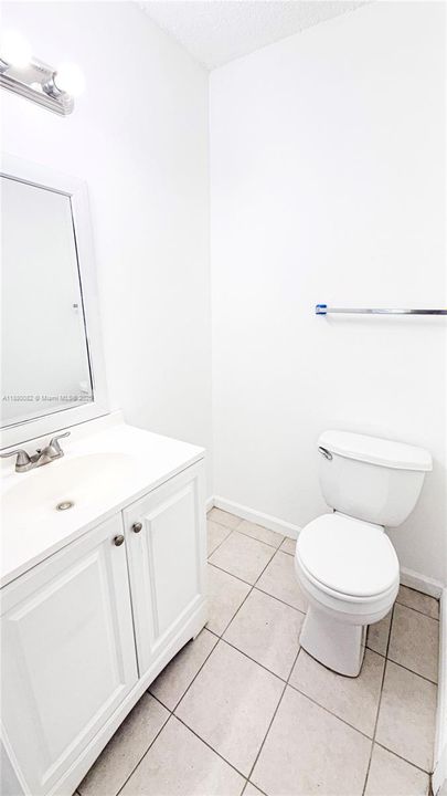 合同活跃: $1,799 (2 贝兹, 1 浴室, 912 平方英尺)