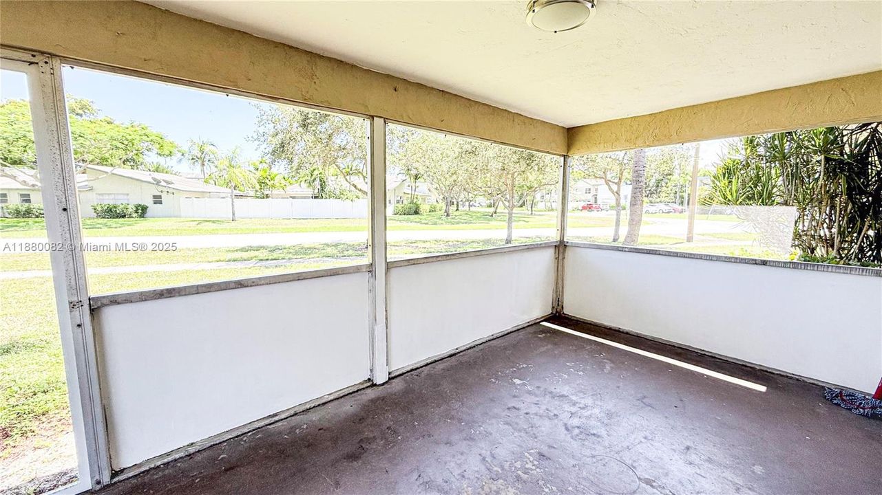 合同活跃: $1,799 (2 贝兹, 1 浴室, 912 平方英尺)