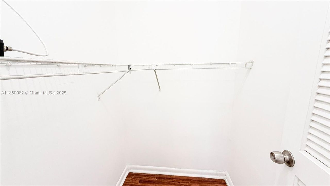 合同活跃: $1,799 (2 贝兹, 1 浴室, 912 平方英尺)