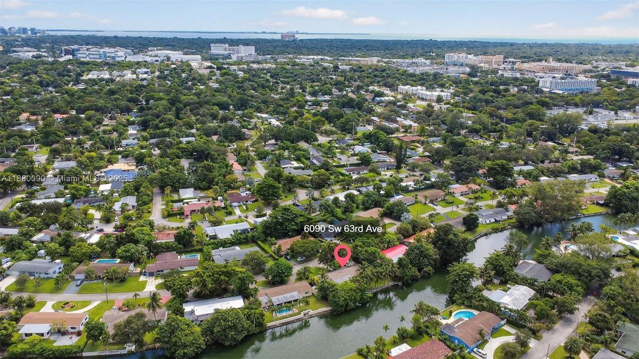 Недавно продано: $1,450,000 (4 спален, 3 ванн, 2412 Квадратных фут)
