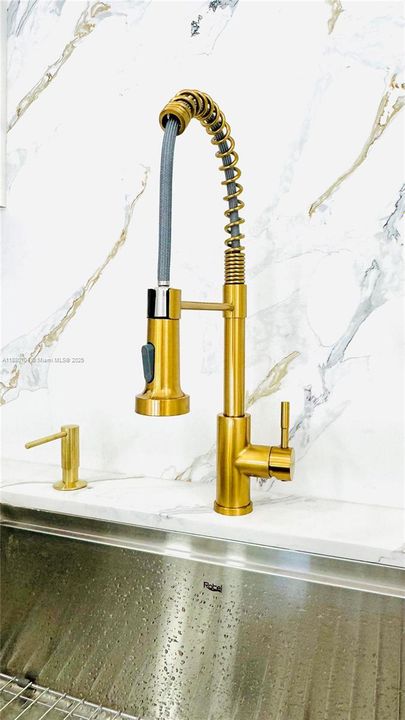 На продажу: $2,499,000 (5 спален, 4 ванн, 2961 Квадратных фут)