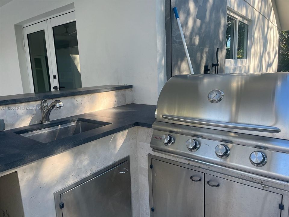 На продажу: $2,499,000 (5 спален, 4 ванн, 2961 Квадратных фут)