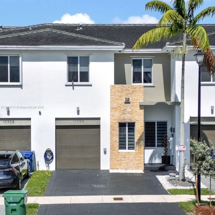 Vendido Recientemente: $539,900 (3 camas, 2 baños, 1979 Pies cuadrados)