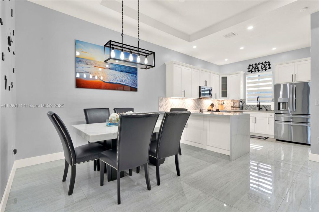 Vendido Recientemente: $539,900 (3 camas, 2 baños, 1979 Pies cuadrados)