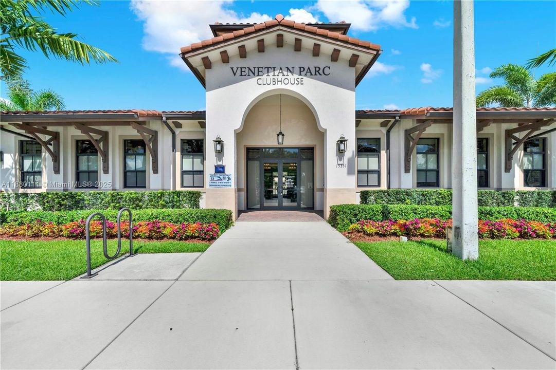 Vendido Recientemente: $539,900 (3 camas, 2 baños, 1979 Pies cuadrados)