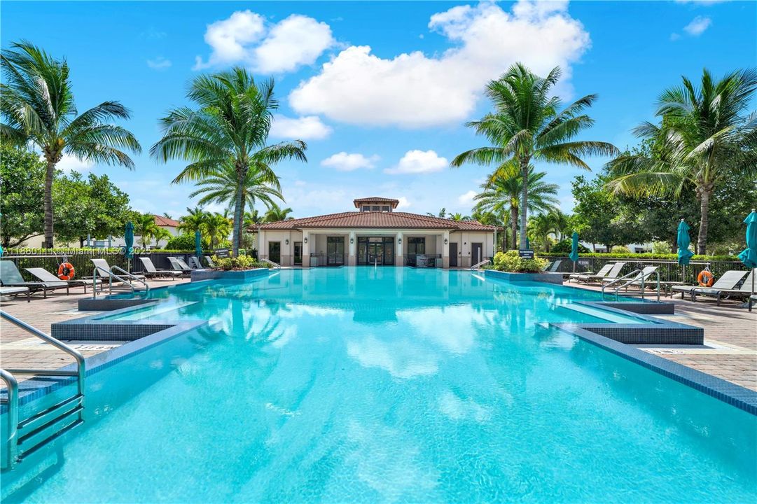 Vendido Recientemente: $539,900 (3 camas, 2 baños, 1979 Pies cuadrados)