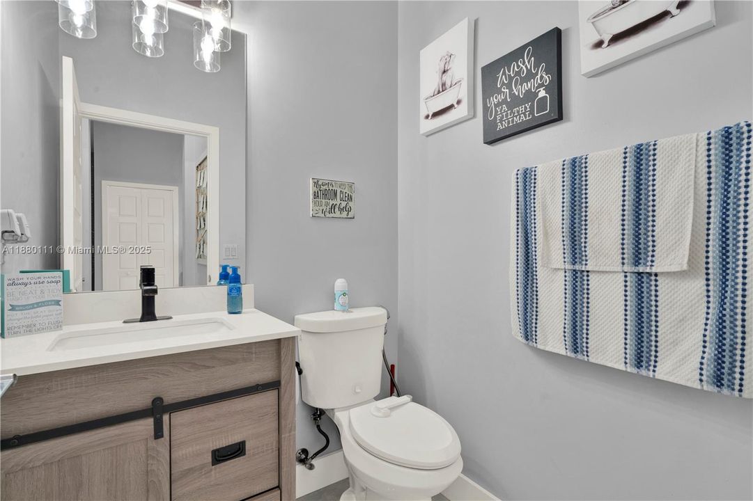 Vendido Recientemente: $539,900 (3 camas, 2 baños, 1979 Pies cuadrados)