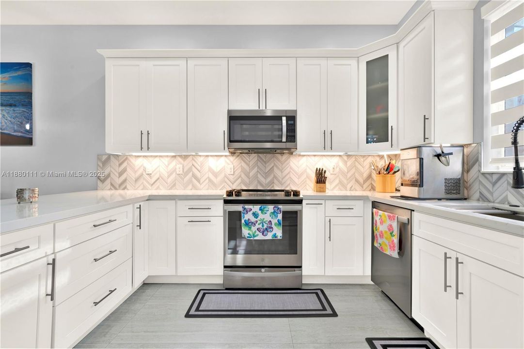 Vendido Recientemente: $539,900 (3 camas, 2 baños, 1979 Pies cuadrados)