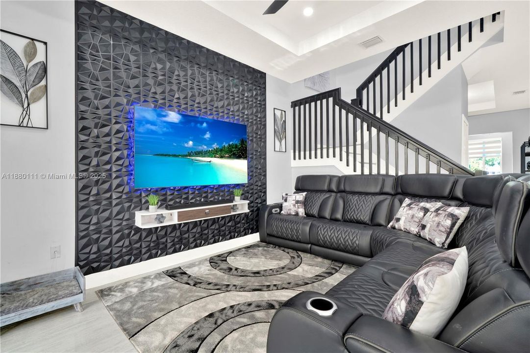 Vendido Recientemente: $539,900 (3 camas, 2 baños, 1979 Pies cuadrados)