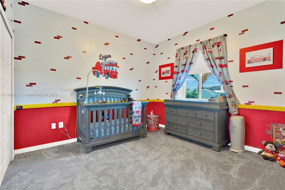 Vendido Recientemente: $539,900 (3 camas, 2 baños, 1979 Pies cuadrados)