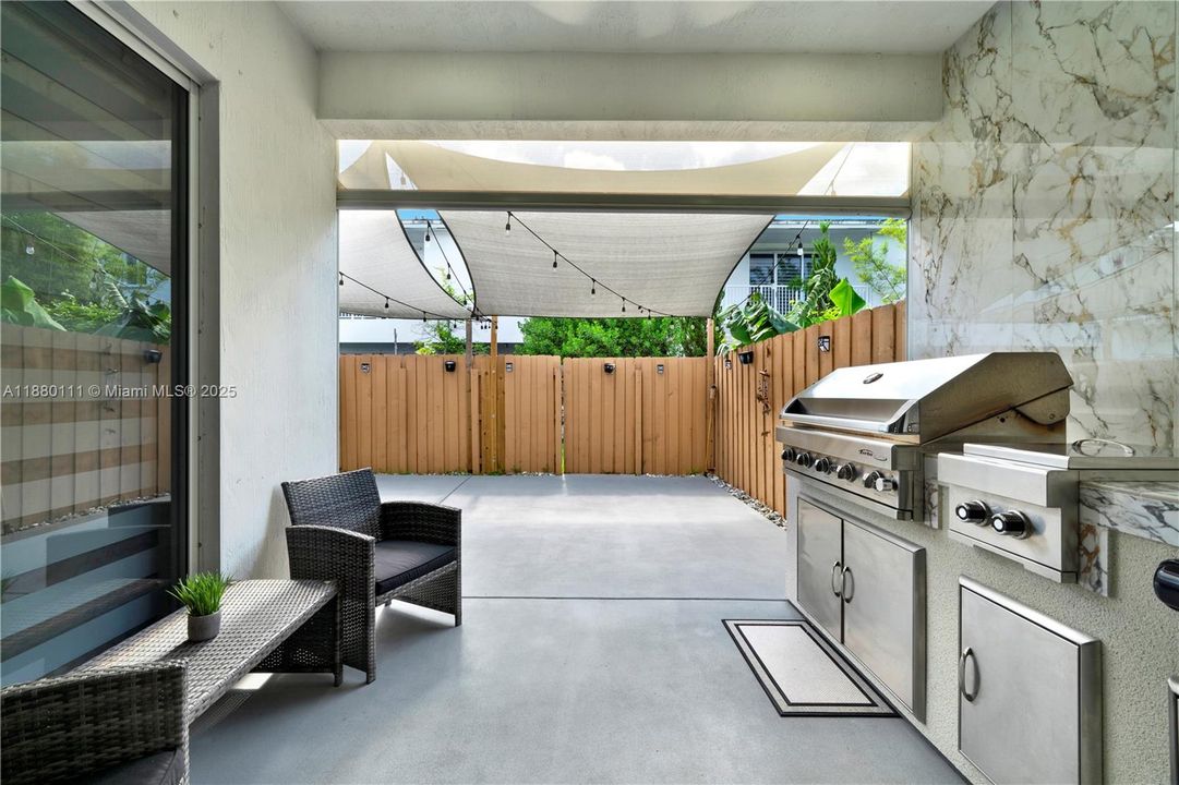 Vendido Recientemente: $539,900 (3 camas, 2 baños, 1979 Pies cuadrados)