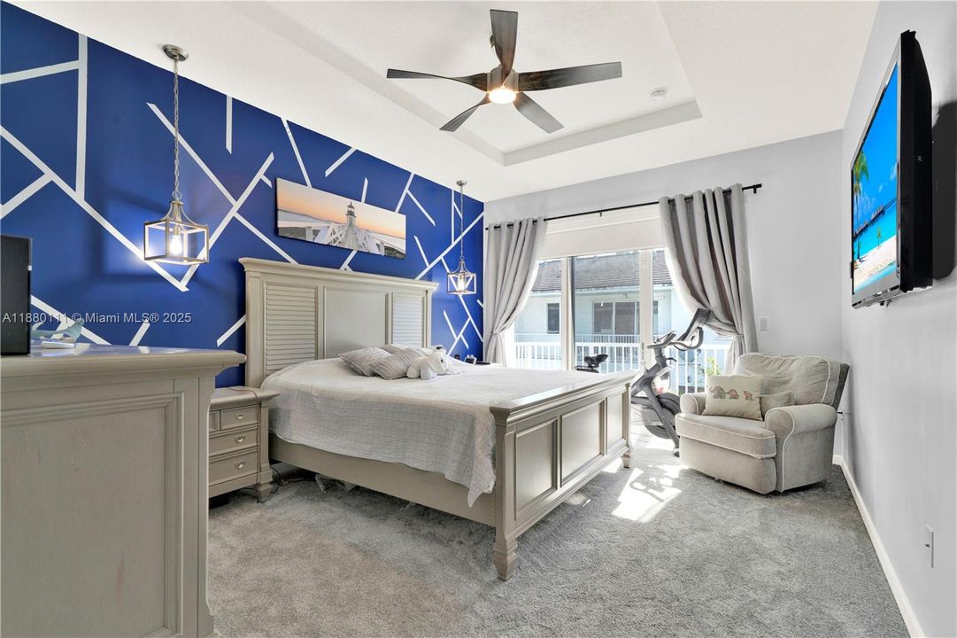 Vendido Recientemente: $539,900 (3 camas, 2 baños, 1979 Pies cuadrados)