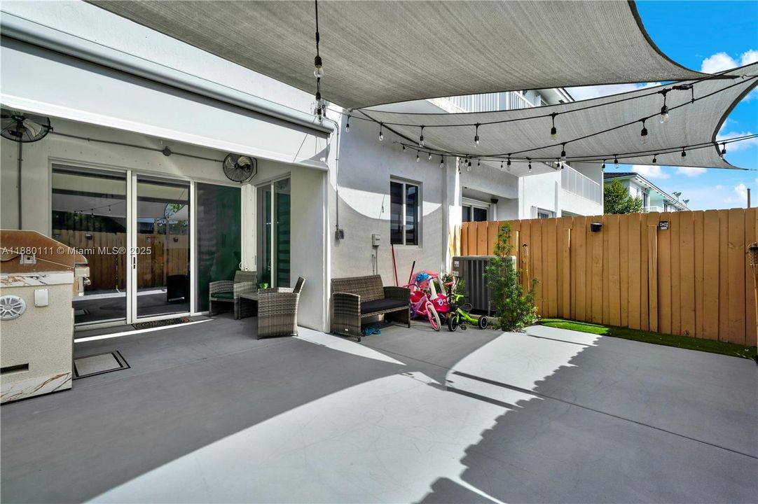 Vendido Recientemente: $539,900 (3 camas, 2 baños, 1979 Pies cuadrados)