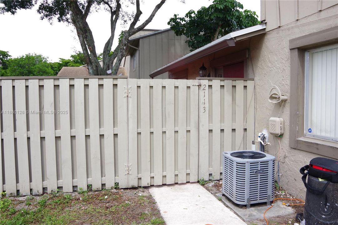 Recently Rented: $1,800 (2 beds, 1 baths, 868 Square Feet)