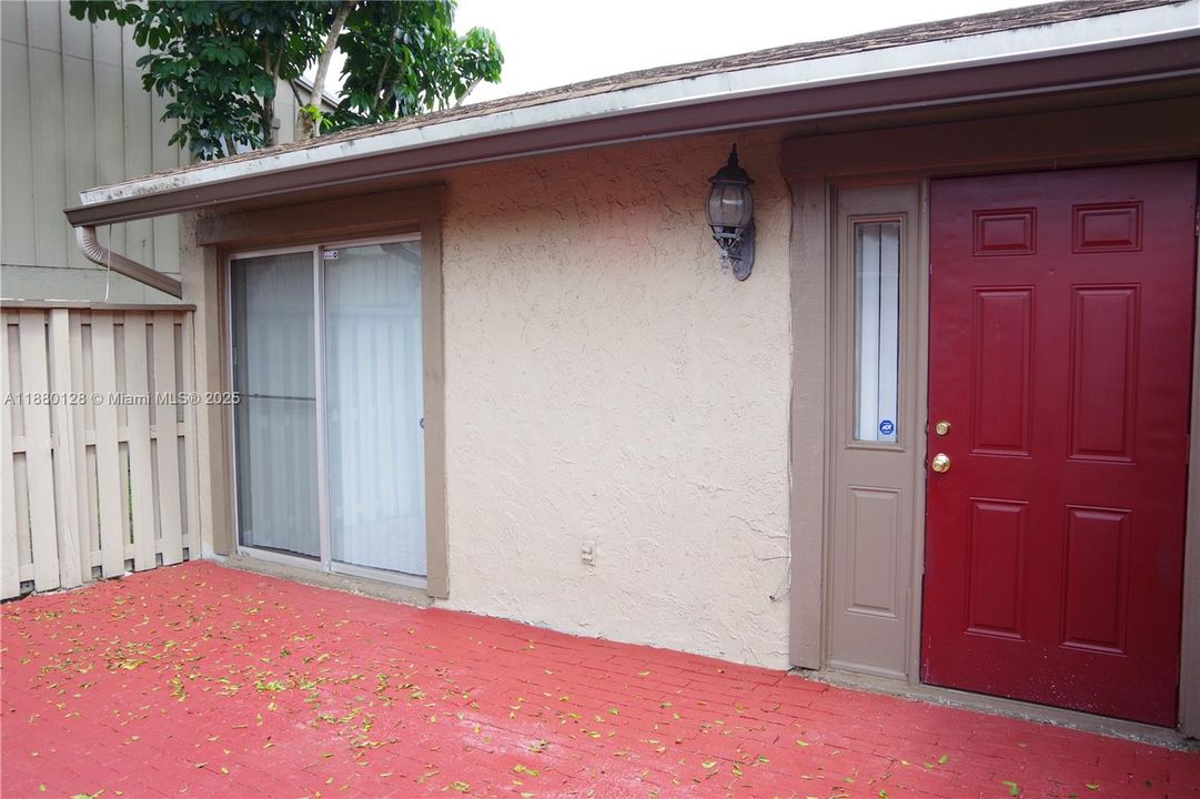 Recently Rented: $1,800 (2 beds, 1 baths, 868 Square Feet)