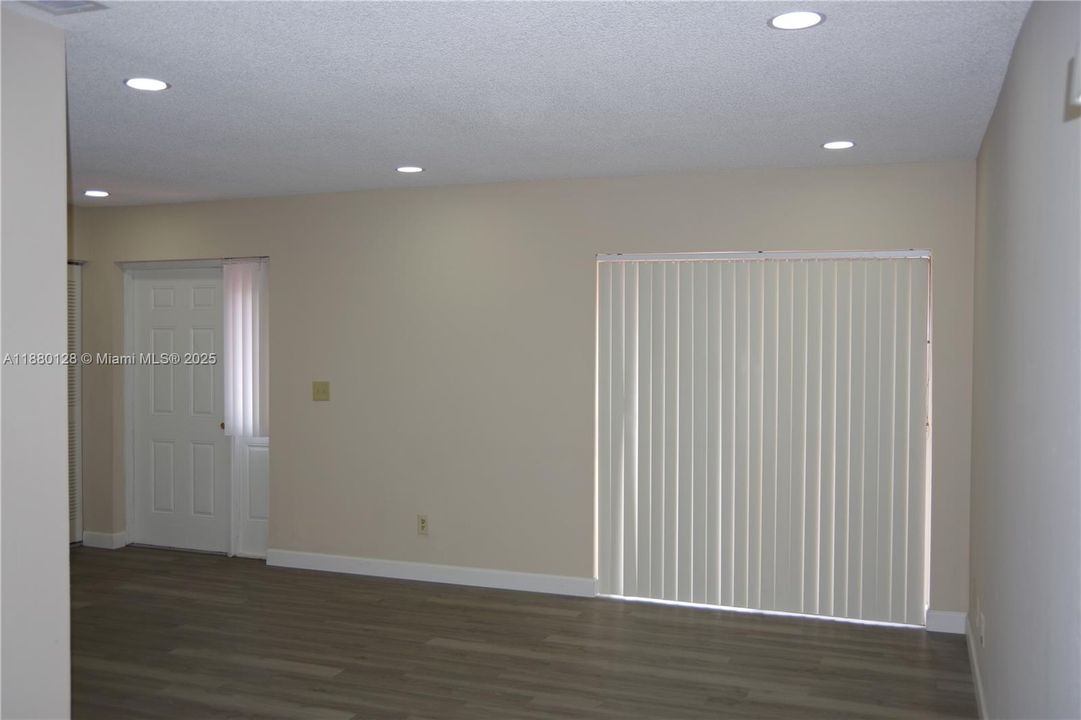 Recently Rented: $1,800 (2 beds, 1 baths, 868 Square Feet)