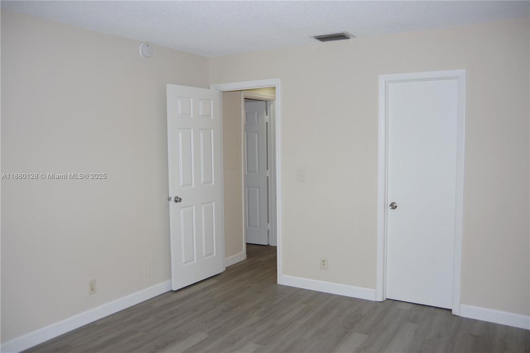Recently Rented: $1,800 (2 beds, 1 baths, 868 Square Feet)