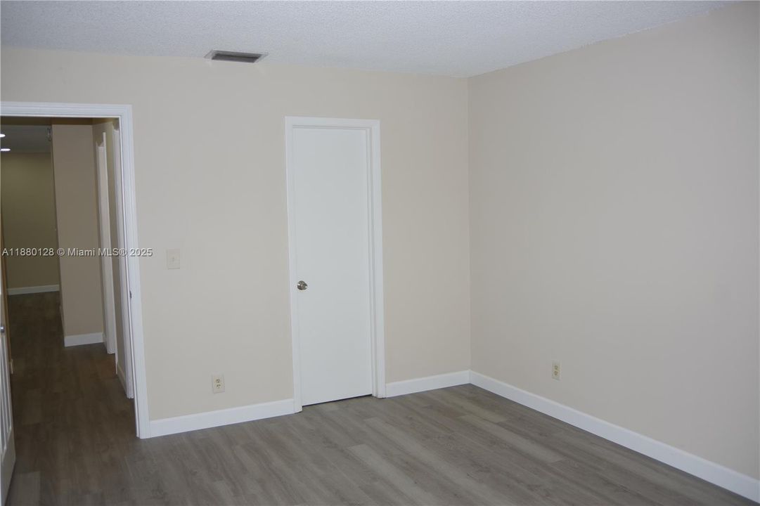 Recently Rented: $1,800 (2 beds, 1 baths, 868 Square Feet)