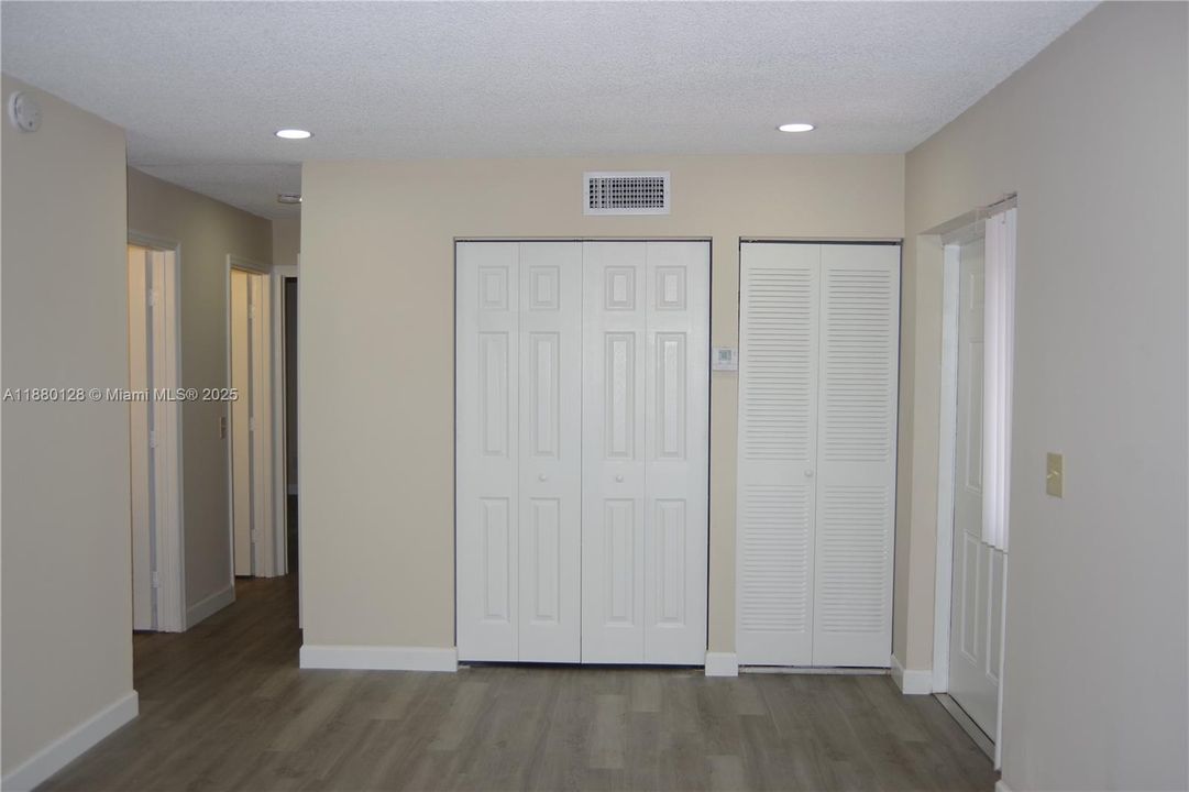 Recently Rented: $1,800 (2 beds, 1 baths, 868 Square Feet)