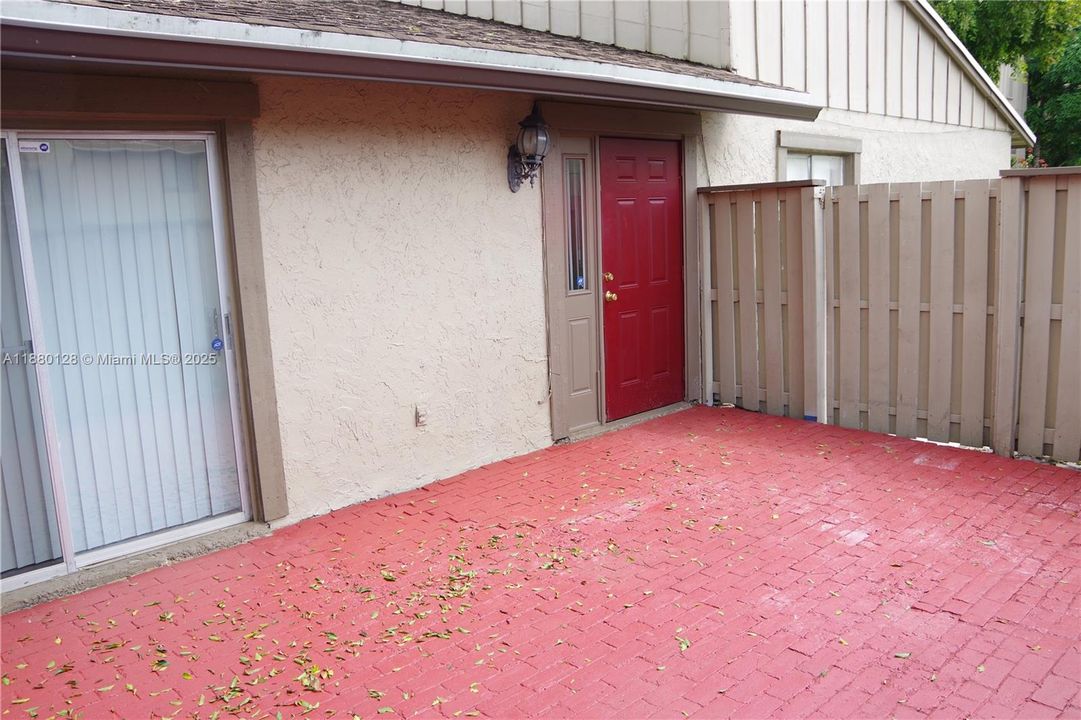 Recently Rented: $1,800 (2 beds, 1 baths, 868 Square Feet)