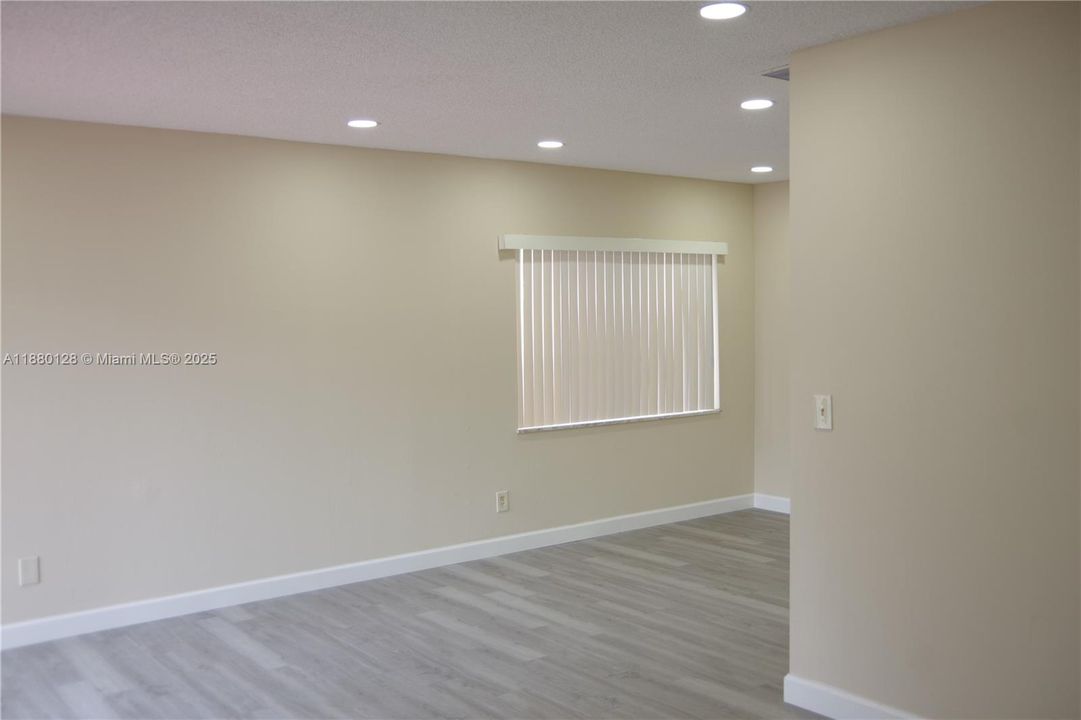 Recently Rented: $1,800 (2 beds, 1 baths, 868 Square Feet)