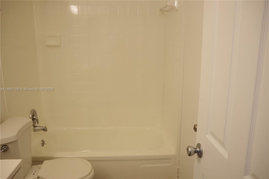 Recently Rented: $1,800 (2 beds, 1 baths, 868 Square Feet)