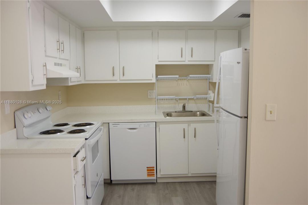 Recently Rented: $1,800 (2 beds, 1 baths, 868 Square Feet)