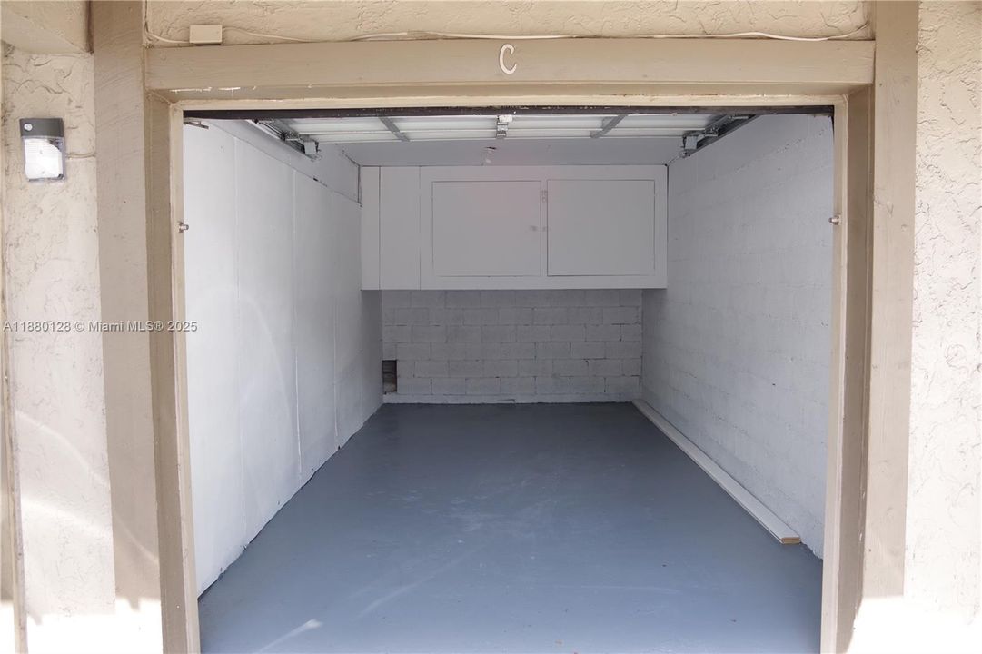 Recently Rented: $1,800 (2 beds, 1 baths, 868 Square Feet)