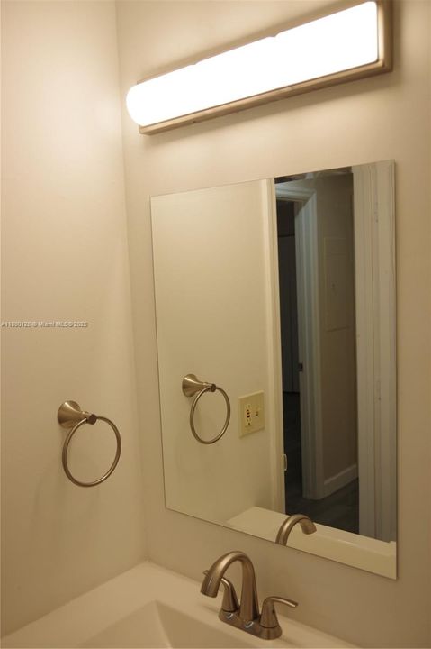 Recently Rented: $1,800 (2 beds, 1 baths, 868 Square Feet)