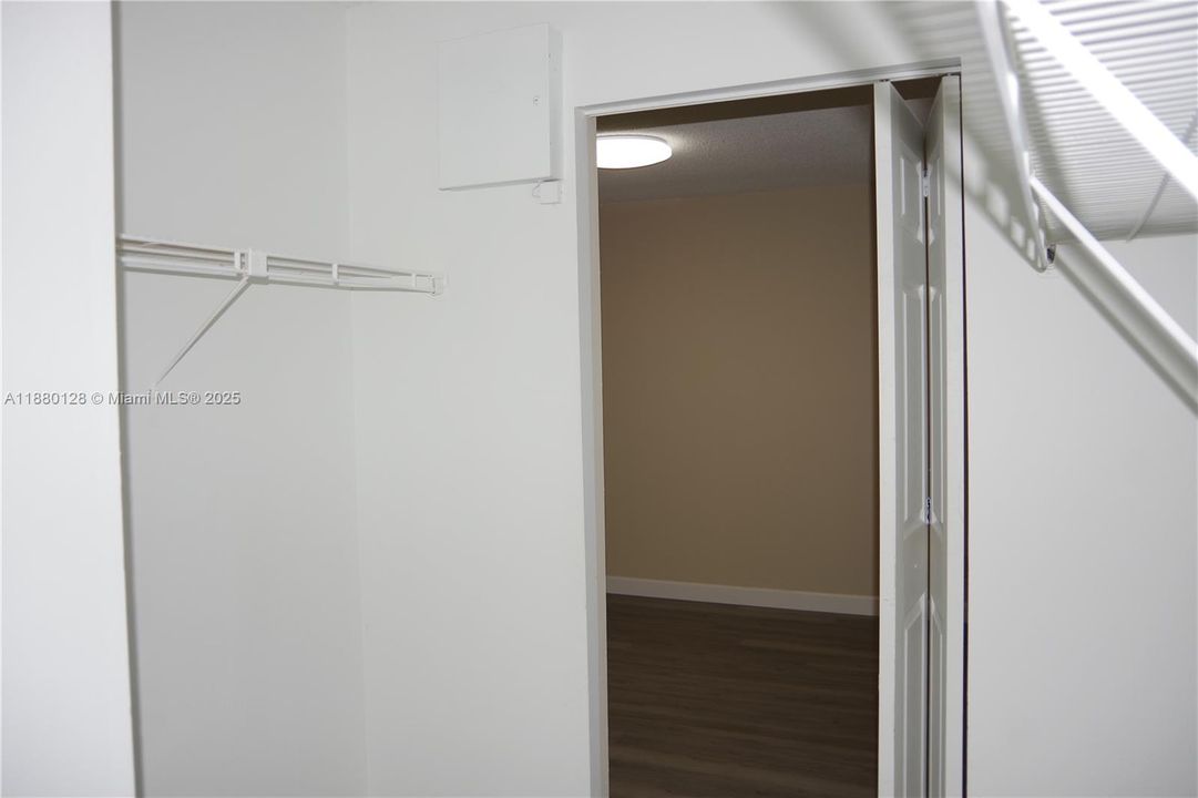 Recently Rented: $1,800 (2 beds, 1 baths, 868 Square Feet)